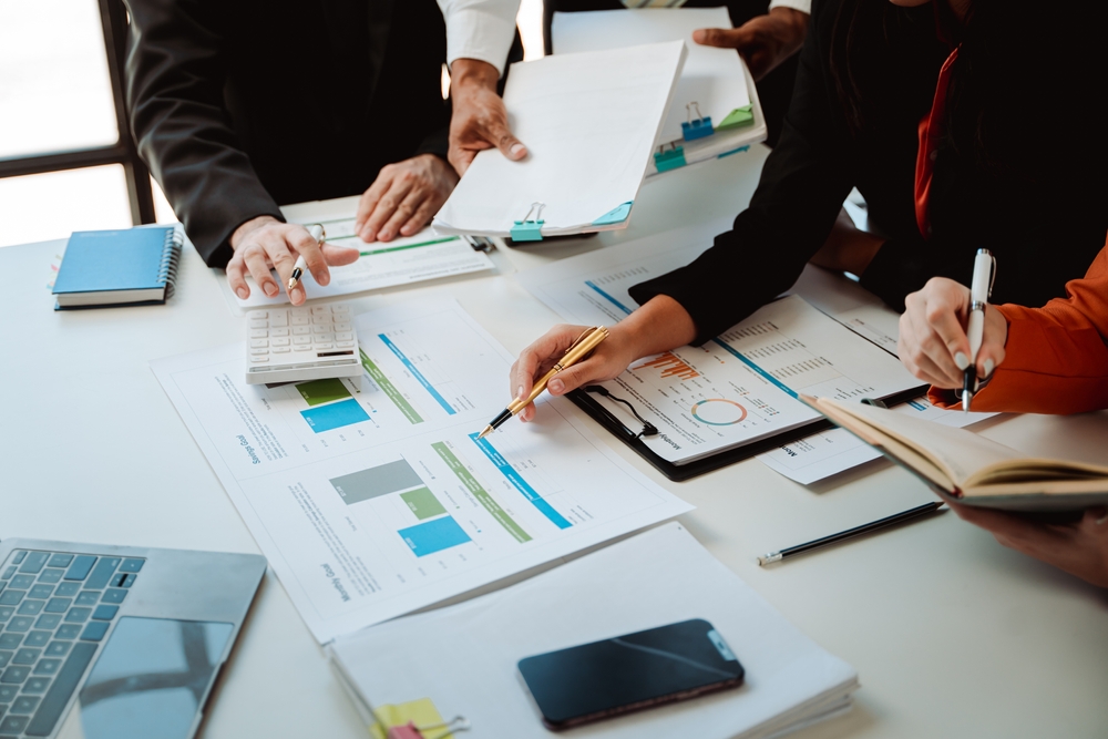 How Property Investors Can Use a Long-Term Lending Plan to Buy With Confidence