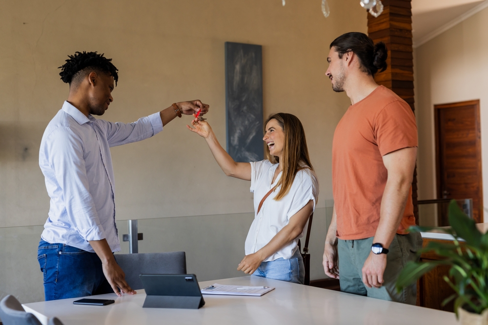 How Mortgage Brokers Compare Refinance Options (And Why It Matters)